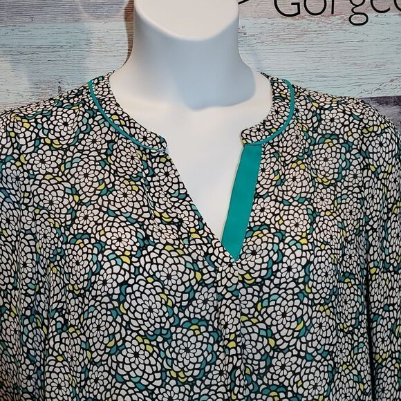 Worthington 1X Gorgeous Floral Print VNeck Blouse - Picture 1 of 8